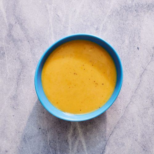 Veja como fazer molho de mostarda com mel, com dois ingredientes simples. Transforme suas refeições com esse molho caseiro e saboroso.