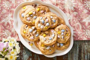 Se você adora os Ovinhos Coloridos da Disqueti (e quem não adora, né?), então pare tudo e venha fazer esses cookies de Páscoa incríveis