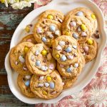 Se você adora os Ovinhos Coloridos da Disqueti (e quem não adora, né?), então pare tudo e venha fazer esses cookies de Páscoa incríveis