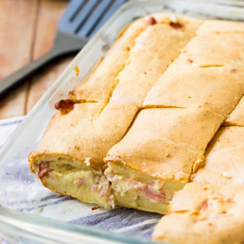 Em menos de 10 minutos você prepara essa incrível receita de Torta de presunto e queijo de liquidificador. Ela é ótima para os dias corridos e estressantes.