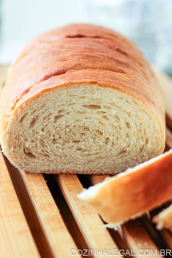 Esta é uma receita de pão caseiro simples para iniciantes. Esse pão fica muito fofo e é fácil de fazer. Ideal para quem esta começando a preparar pão em casa.