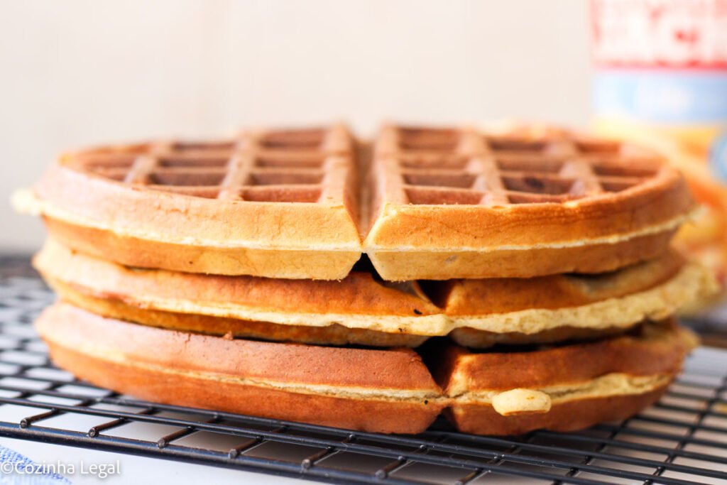Esse waffle fit de banana mudou minha rotina! Fácil, saudável e delicioso — a receita perfeita pra quem quer comer bem sem perder tempo.