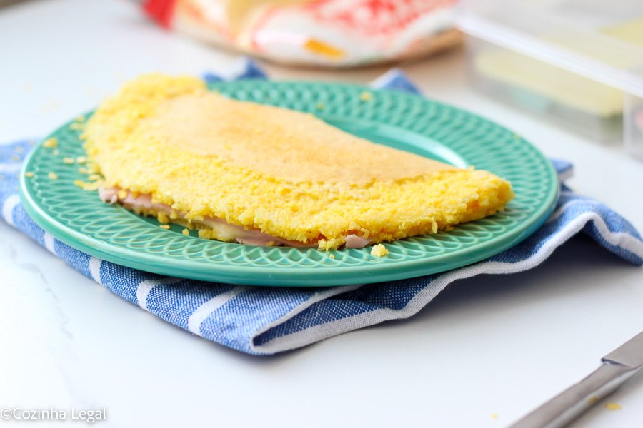 Receita de cuscuz de frigideira rápida, prática e sem cuscuzeira. Ideal para café da manhã, lanche ou jantar leve. Veja como fazer.