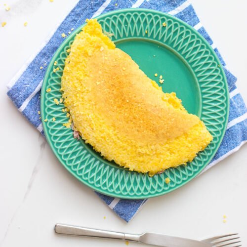 Receita de cuscuz de frigideira rápida, prática e sem cuscuzeira. Ideal para café da manhã, lanche ou jantar leve. Veja como fazer.
