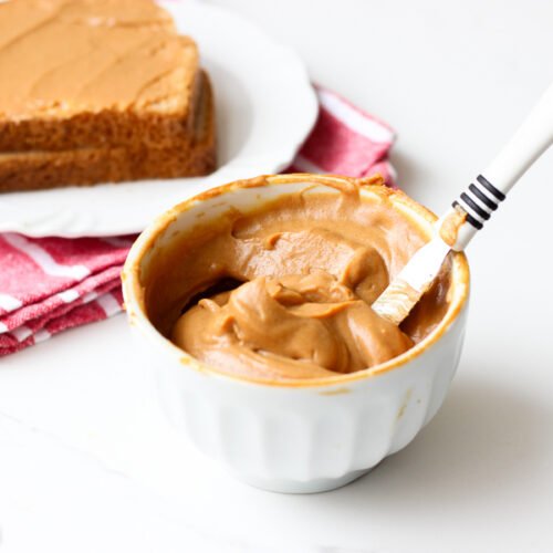 Doce de leite sem açúcar fácil e econômico, feito com leite desnatado. Receita saudável pronta em cerca de 15 minutos.