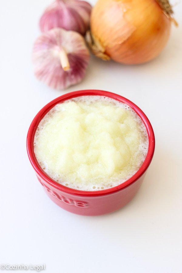 Aprenda a fazer tempero caseiro com 3 ingredientes, simples e econômico. Mais saboroso que o industrializado. Ideal para frango, arroz, carnes e legumes.
