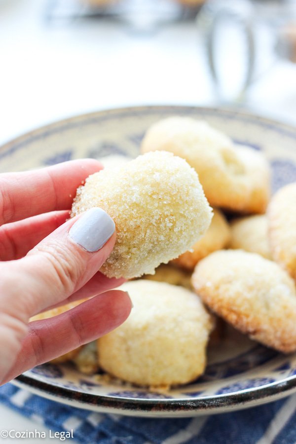 Aprenda a fazer o melhor biscoito de nata com goiabada da internet. Receita que derrete na boca. Perfeito para acompanhar um café fresquinho.