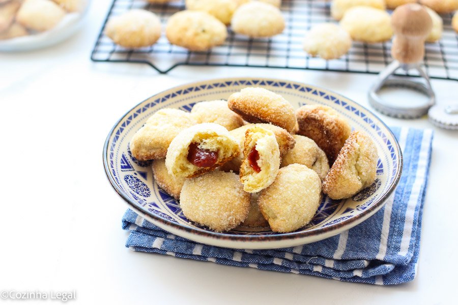 Aprenda a fazer o melhor biscoito de nata com goiabada da internet. Receita que derrete na boca.