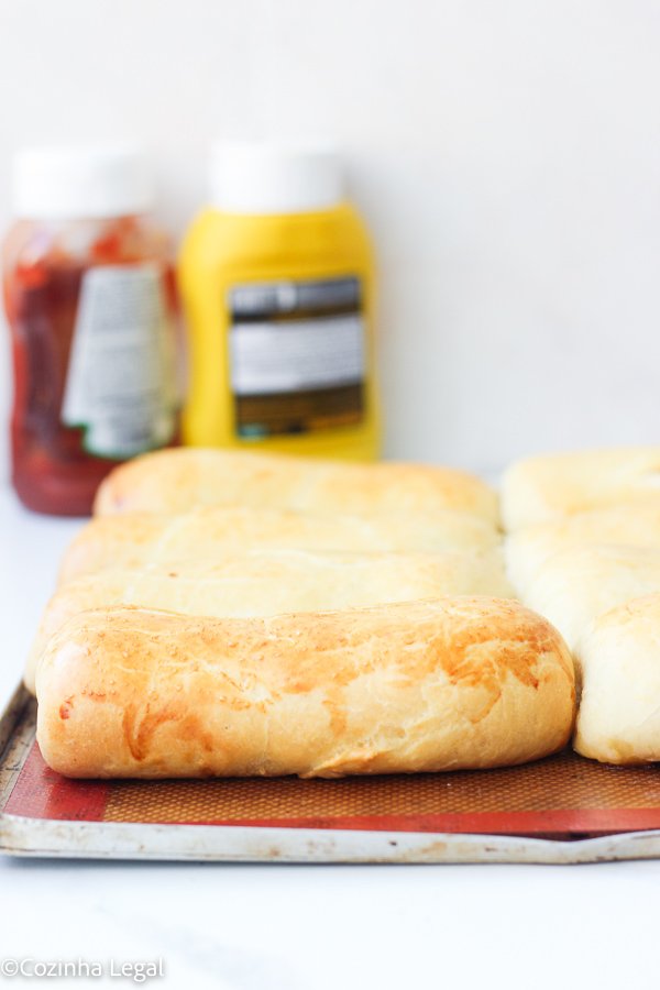 Aprenda a fazer massa de salgado assado fácil, macia e sem sovar. Ideal para congelar, perfeita para o lanche da tarde.