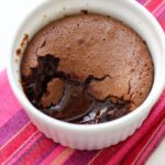 Petit Gateau na Airfryer com 5 ingredientes (pronto em 15 minutos!)