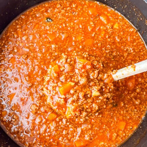 Receita prática de molho à bolonhesa caseiro: fácil, saboroso e perfeito para congelar. Ideal para acompanhar massas ou preparar uma lasanha deliciosa.
