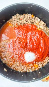 Receita prática de molho à bolonhesa caseiro: fácil, saboroso e perfeito para congelar. Ideal para acompanhar massas ou preparar uma lasanha deliciosa.