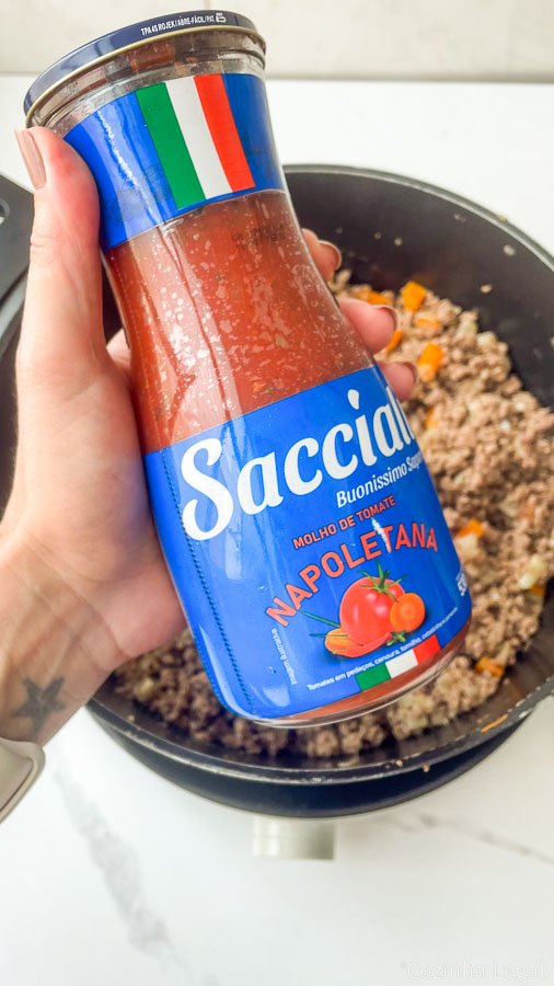 Receita prática de molho à bolonhesa caseiro: fácil, saboroso e perfeito para congelar. Ideal para acompanhar massas ou preparar uma lasanha deliciosa.