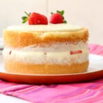 Bolo de Leite Ninho com Morango para o Dia das Mães