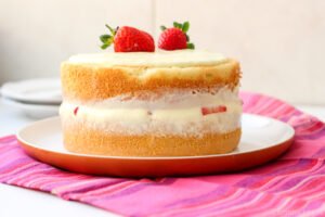 Bolo de Leite Ninho com Morango para o Dia das Mães