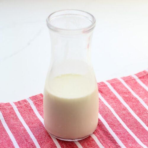 Aprenda a fazer leite evaporado em casa. Com apenas um ingrediente simples e alguns minutos no fogão.