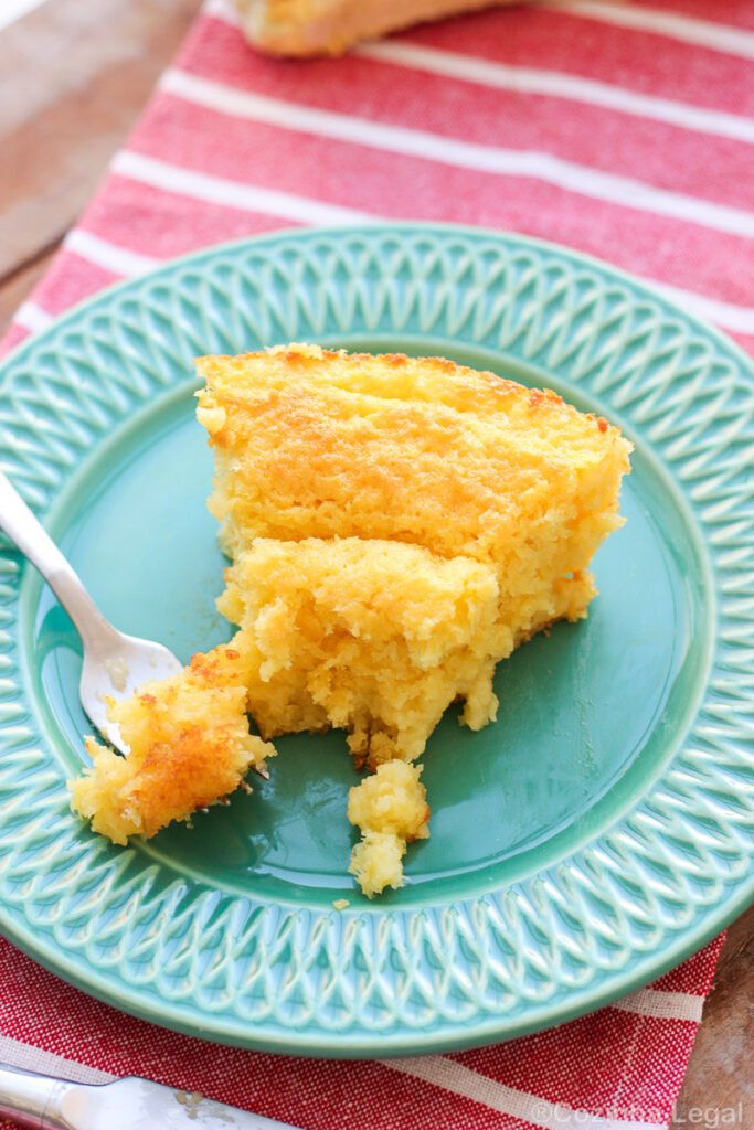 Receita fácil de bolo de milho verde. Feito no liquidificador em apenas 5 minutos ele vai te surpreender pelo sabor e perfume.