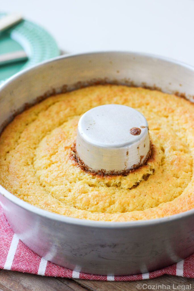 Receita fácil de bolo de milho verde. Feito no liquidificador em apenas 5 minutos ele vai te surpreender pelo sabor e perfume.