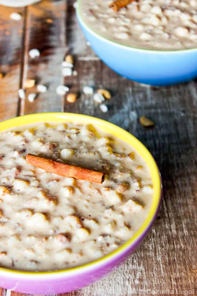 Receita fácil de canjica cremosa com leite condensado perfeita. Essa versão é feita na panela de pressão e vai poucos ingredientes.