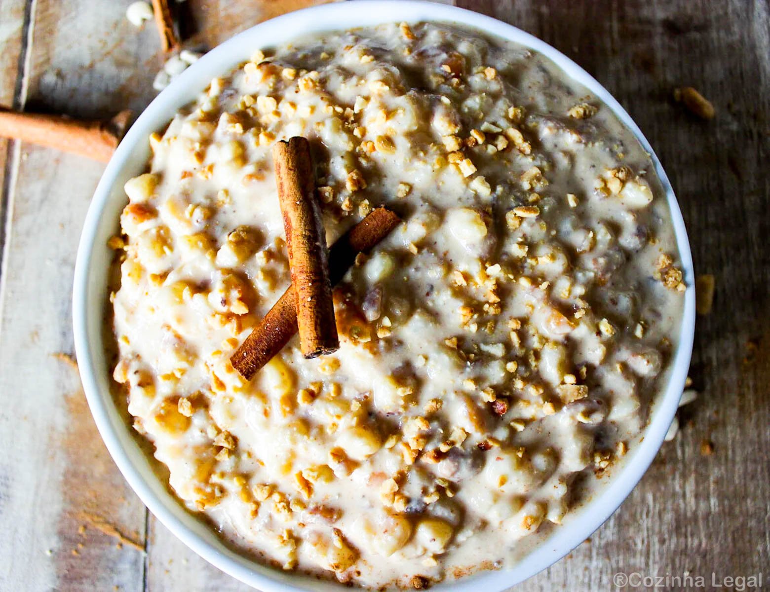 Receita fácil de canjica cremosa com leite condensado perfeita. Essa versão é feita na panela de pressão e vai poucos ingredientes.