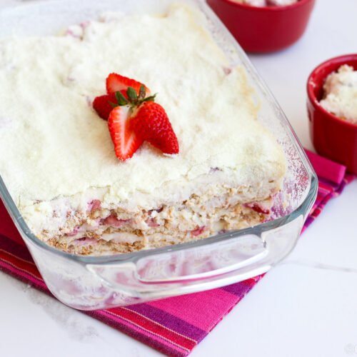 Aprenda a fazer esse pavê de leite ninho com morango cremoso e muito fácil de fazer. Rende uma travessa grande.
