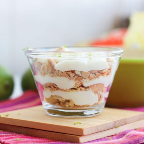 Feita com apenas 4 ingredientes essa torta de limão fica pronta em 5 minutos e é perfeita para aqueles momentos que bate uma vontade de doce.